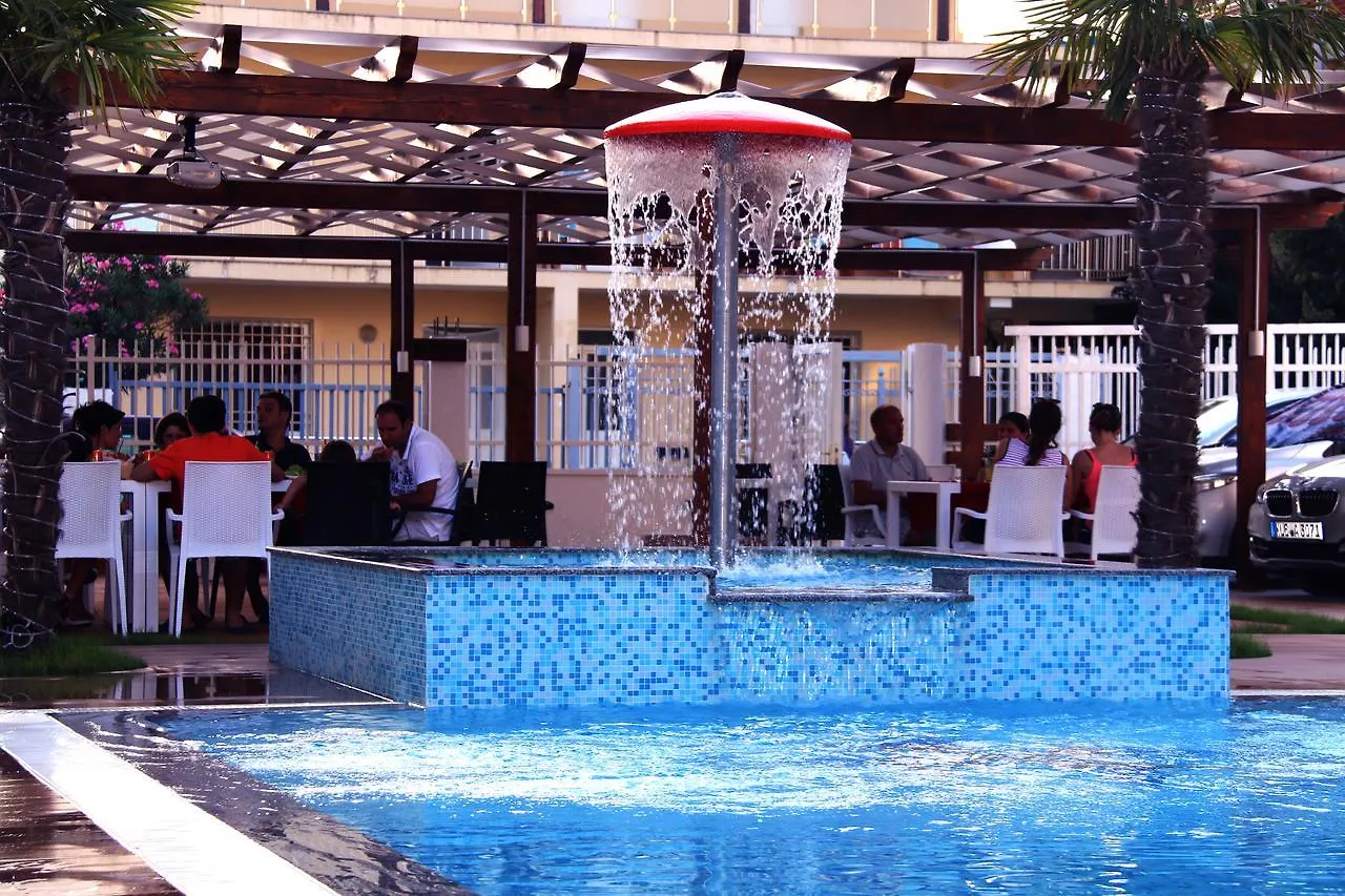 ****  Brian Hotel Velipojë Albanie