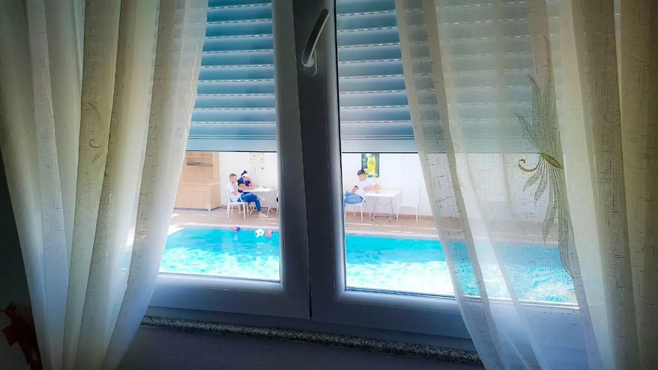 Brian Hotel Velipojë